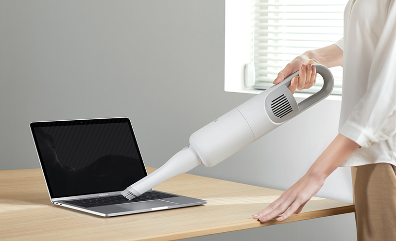 Вертикальный ручной пылесос Xiaomi Mi Handheld Vacuum Cleaner Light с насадкой-щеткой Вертикальный ручной пылесос Xiaomi Mi Handheld Vacuum Cleaner Light с насадкой-щеткой